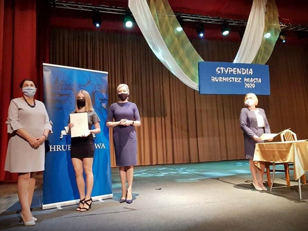 Uczniowie Staszica ze stypendiami Burmistrza Miasta