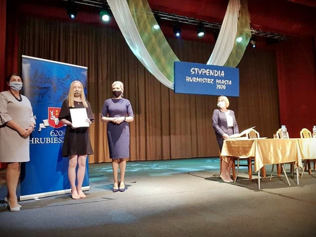 Uczniowie Staszica ze stypendiami Burmistrza Miasta