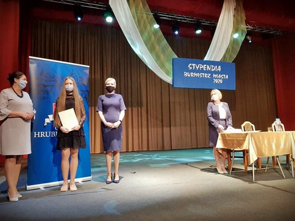 Uczniowie Staszica ze stypendiami Burmistrza Miasta