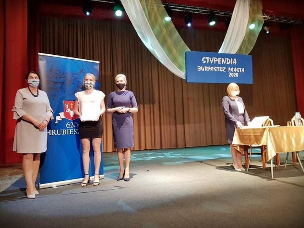 Uczniowie Staszica ze stypendiami Burmistrza Miasta