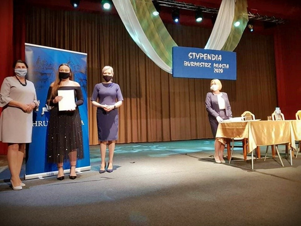 Uczniowie Staszica ze stypendiami Burmistrza Miasta