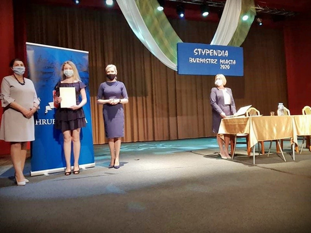 Uczniowie Staszica ze stypendiami Burmistrza Miasta