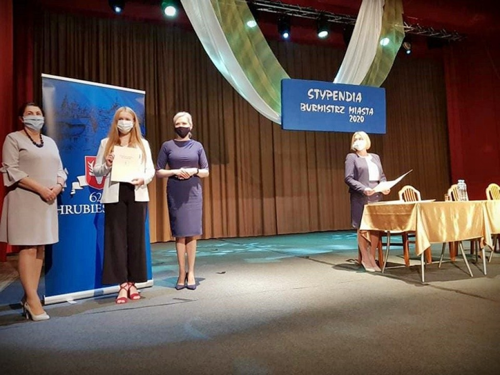Uczniowie Staszica ze stypendiami Burmistrza Miasta