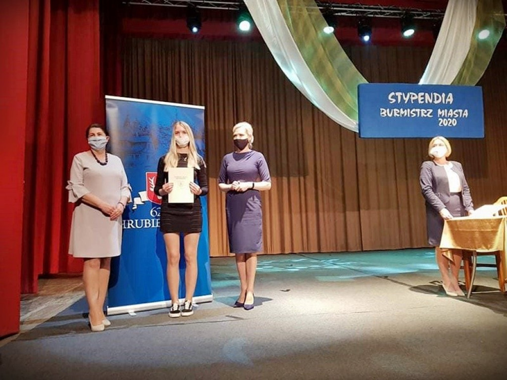 Uczniowie Staszica ze stypendiami Burmistrza Miasta