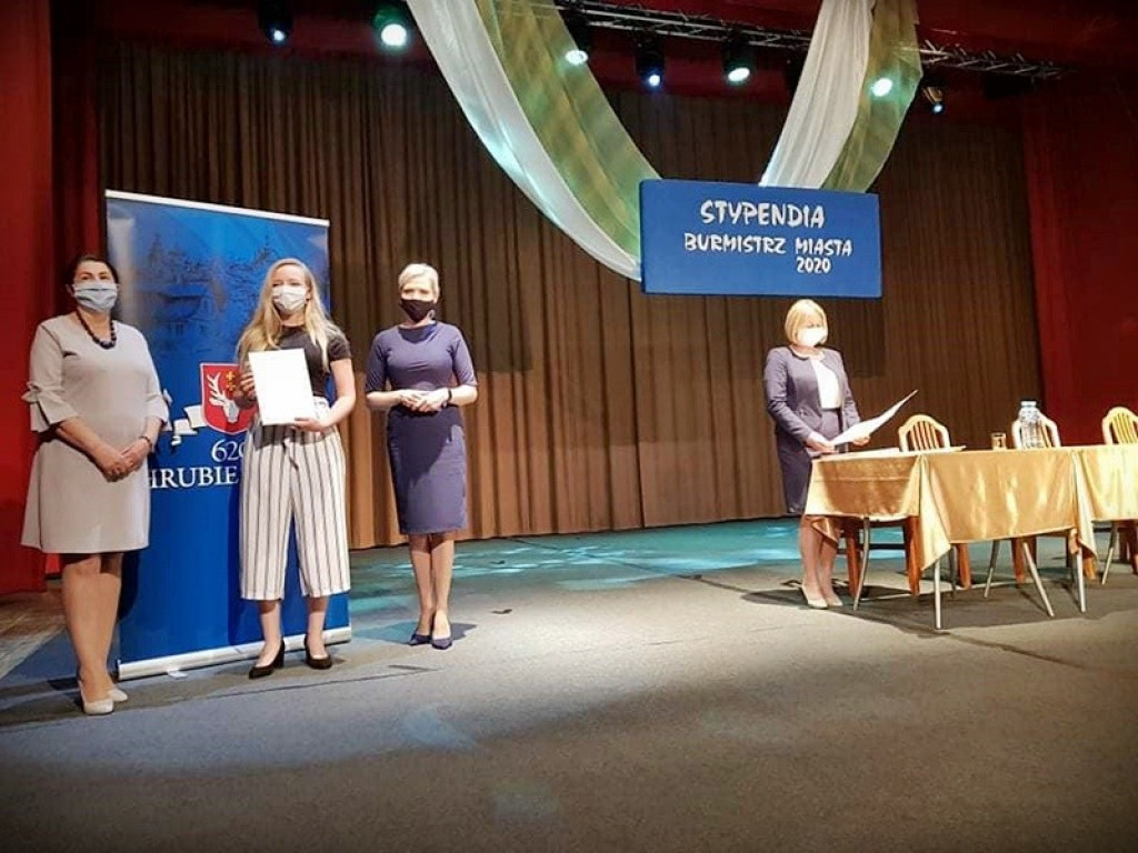 Uczniowie Staszica ze stypendiami Burmistrza Miasta