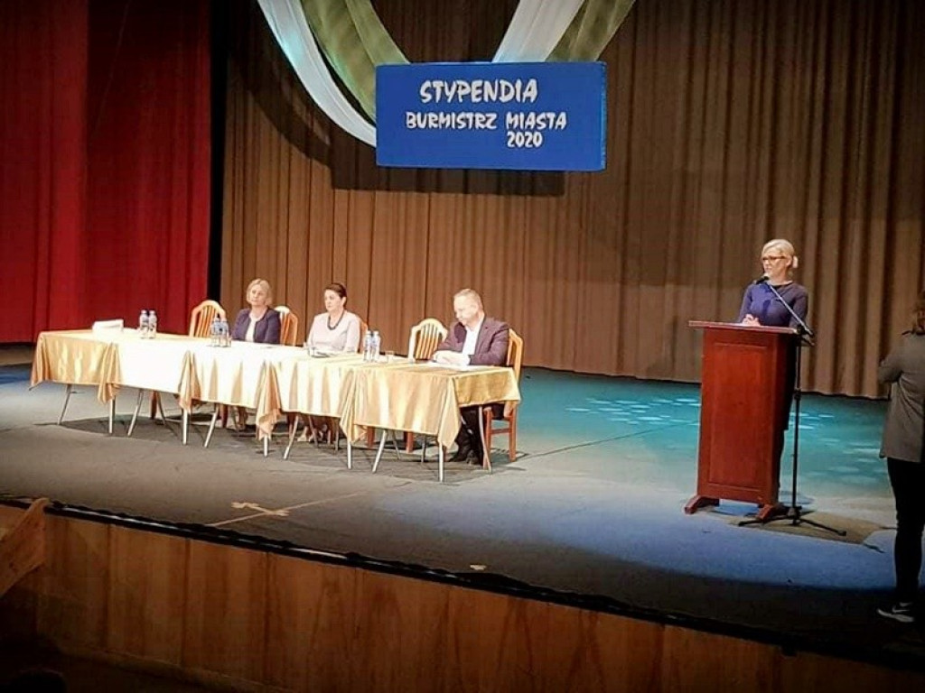 Uczniowie Staszica ze stypendiami Burmistrza Miasta