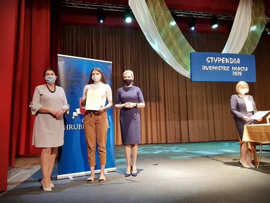 Uczniowie Staszica ze stypendiami Burmistrza Miasta