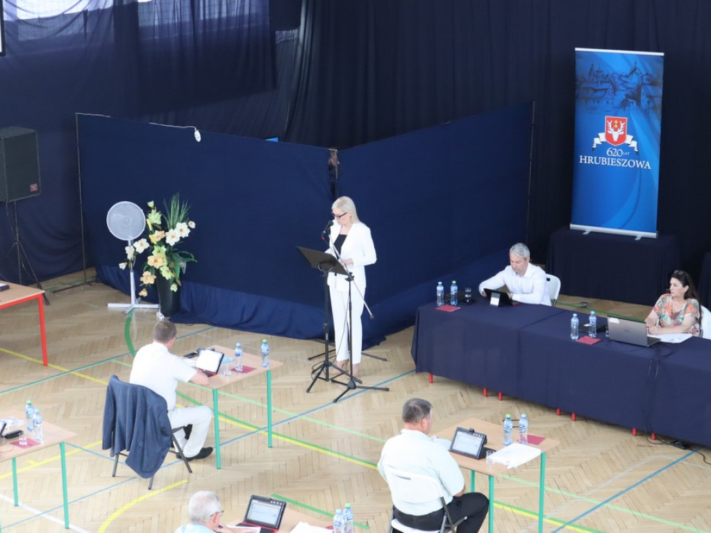 Hrubieszów: Burmistrz z wotum zaufania i absolutorium za 2019 rok