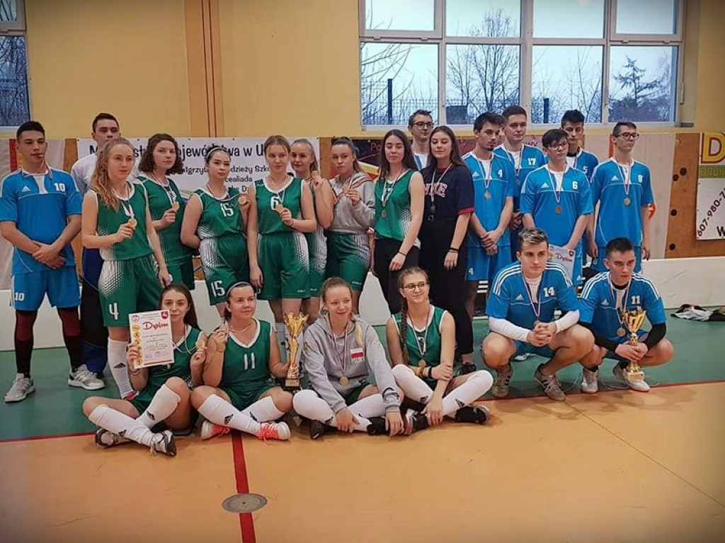 Sypnęło sukcesami uczniów Staszica