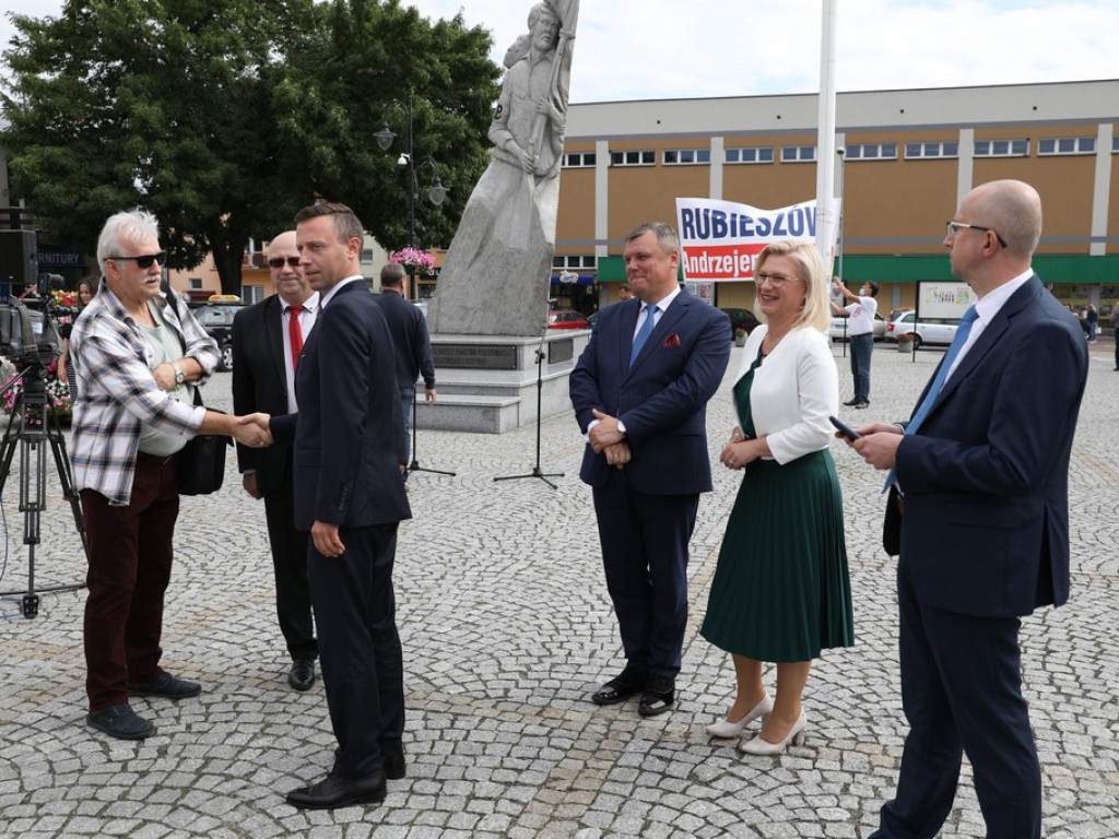 Jacek Sasin w Hrubieszowie. Polityczny konflikt w PiS - komentarze radnych