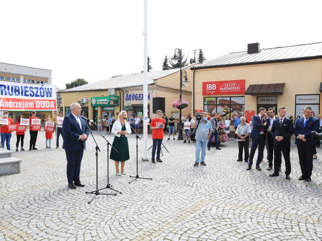 Jacek Sasin w Hrubieszowie. Polityczny konflikt w PiS - komentarze radnych