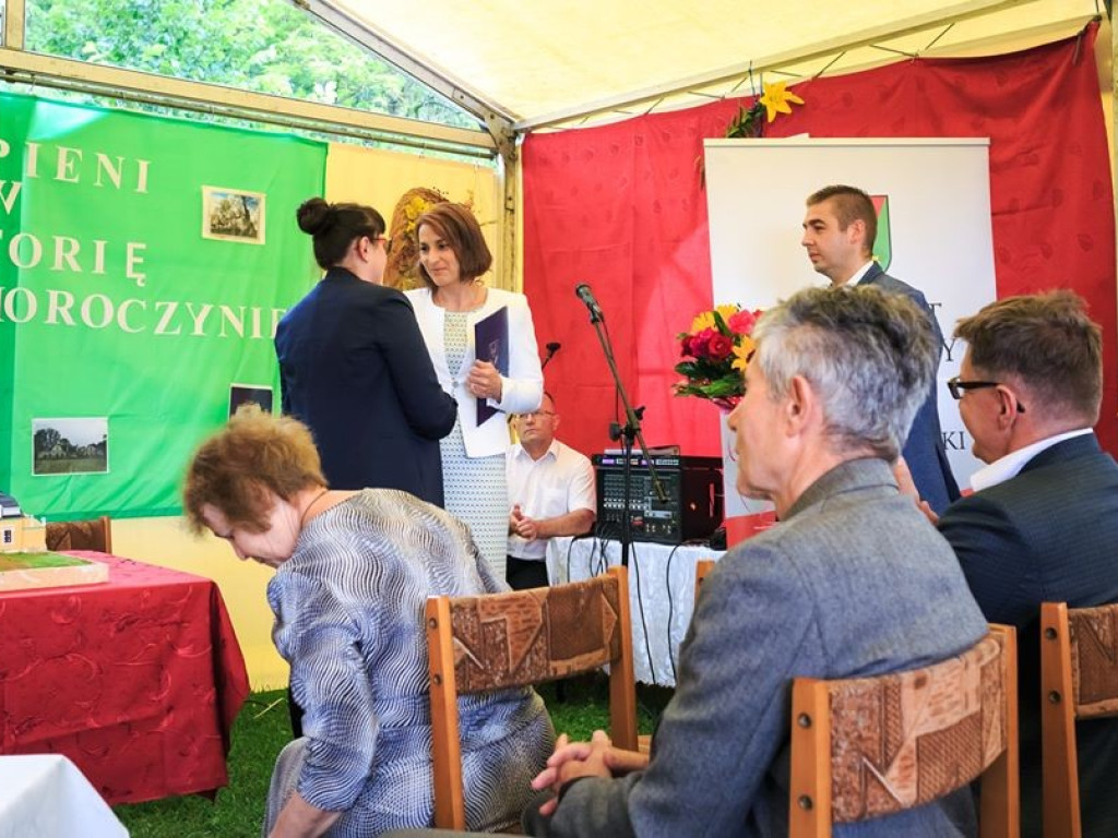 Wtopieni w historię dworu w Moroczynie