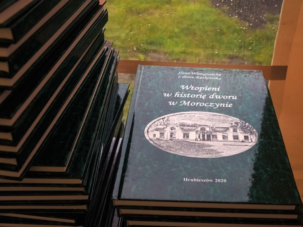 Wtopieni w historię dworu w Moroczynie