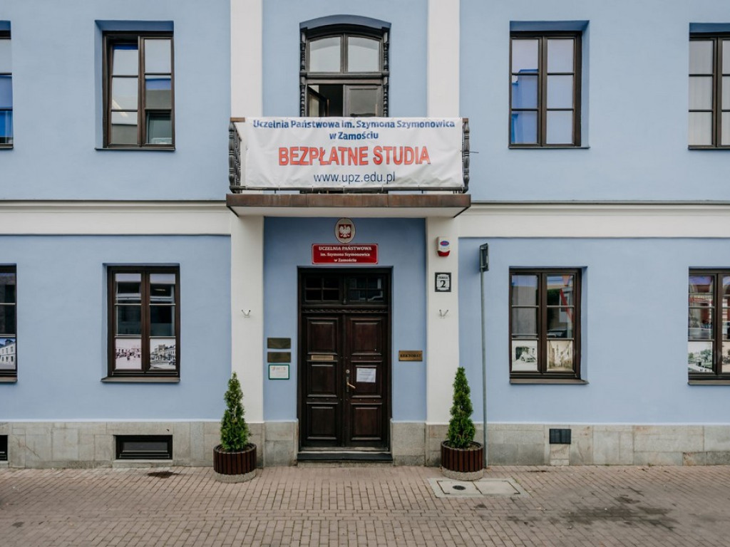 Spacer w czasie przez ulicę Pereca w Zamościu