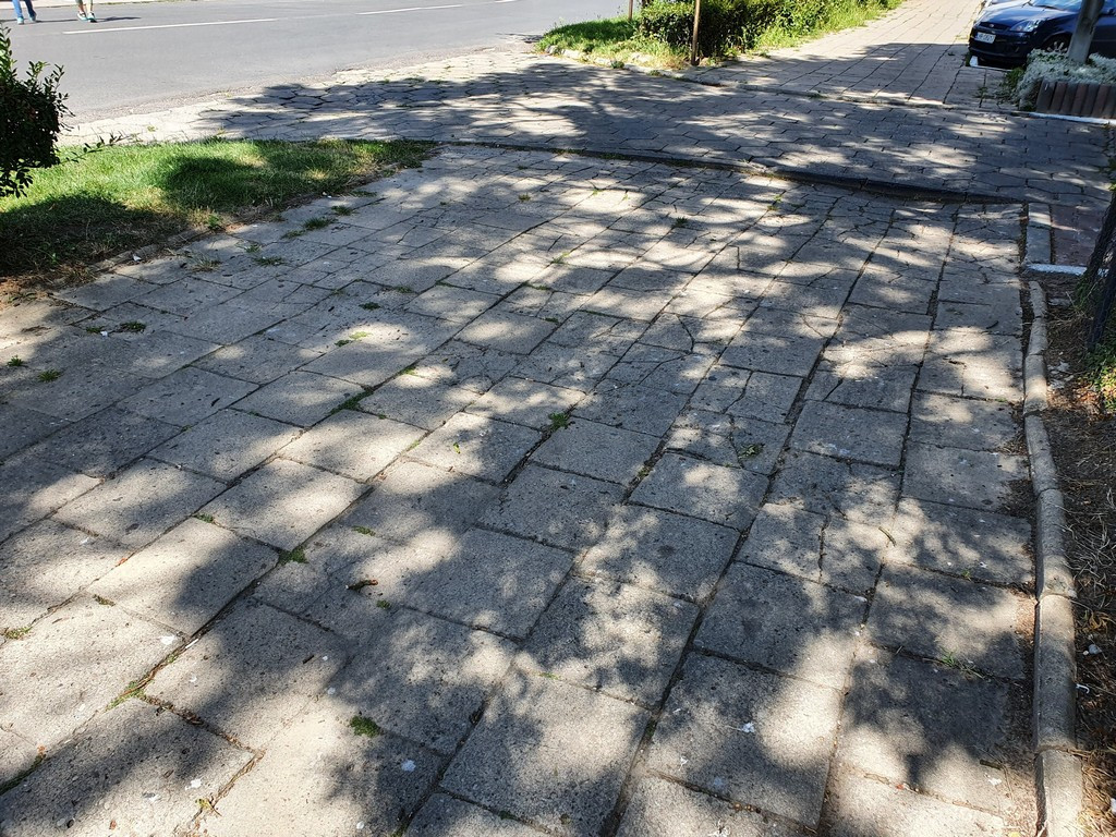 Tu będą nowe chodniki - ulica Mickiewicza