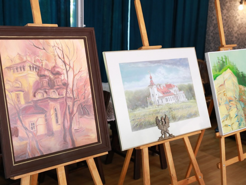 Wystawa i aukcja charytatywna obrazów i grafik hrubieszowskich artystów
