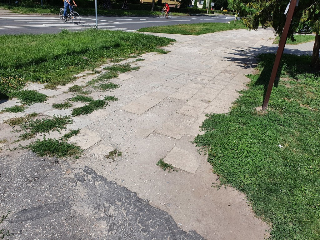 Tu będą nowe chodniki - ulica Mickiewicza