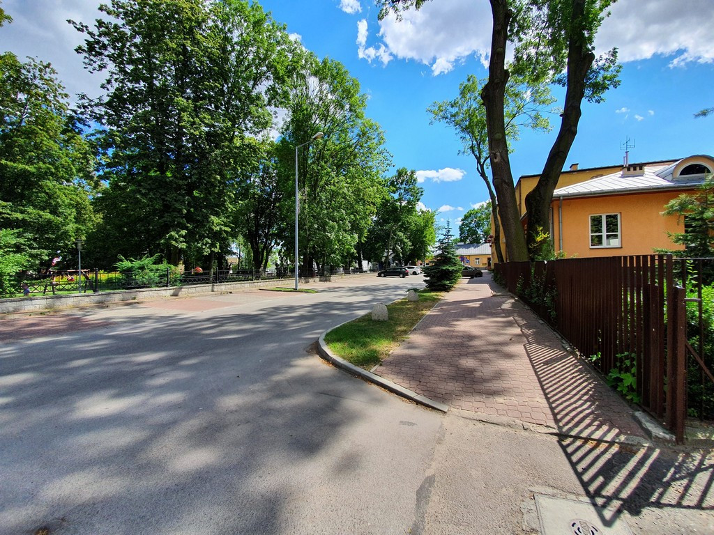 Tu będą nowe chodniki - ulica mjr. Dobrzańskiego 