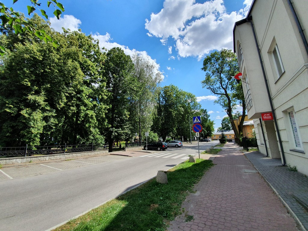 Tu będą nowe chodniki - ulica mjr. Dobrzańskiego 