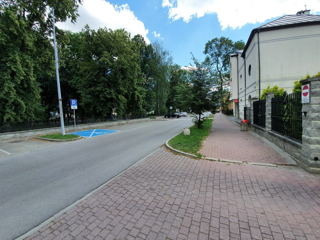 Tu będą nowe chodniki - ulica mjr. Dobrzańskiego 