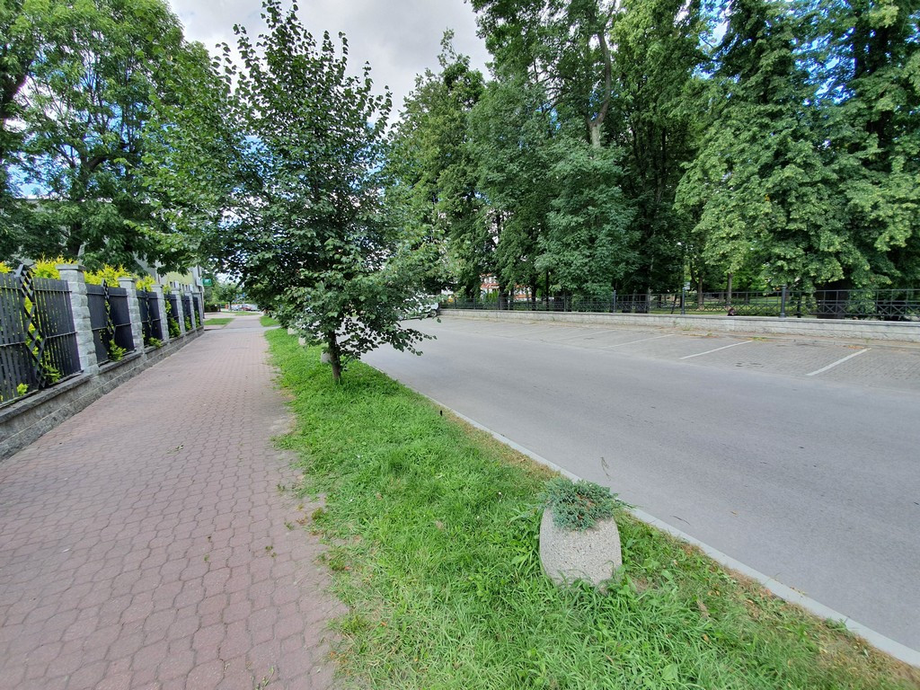 Tu będą nowe chodniki - ulica mjr. Dobrzańskiego 