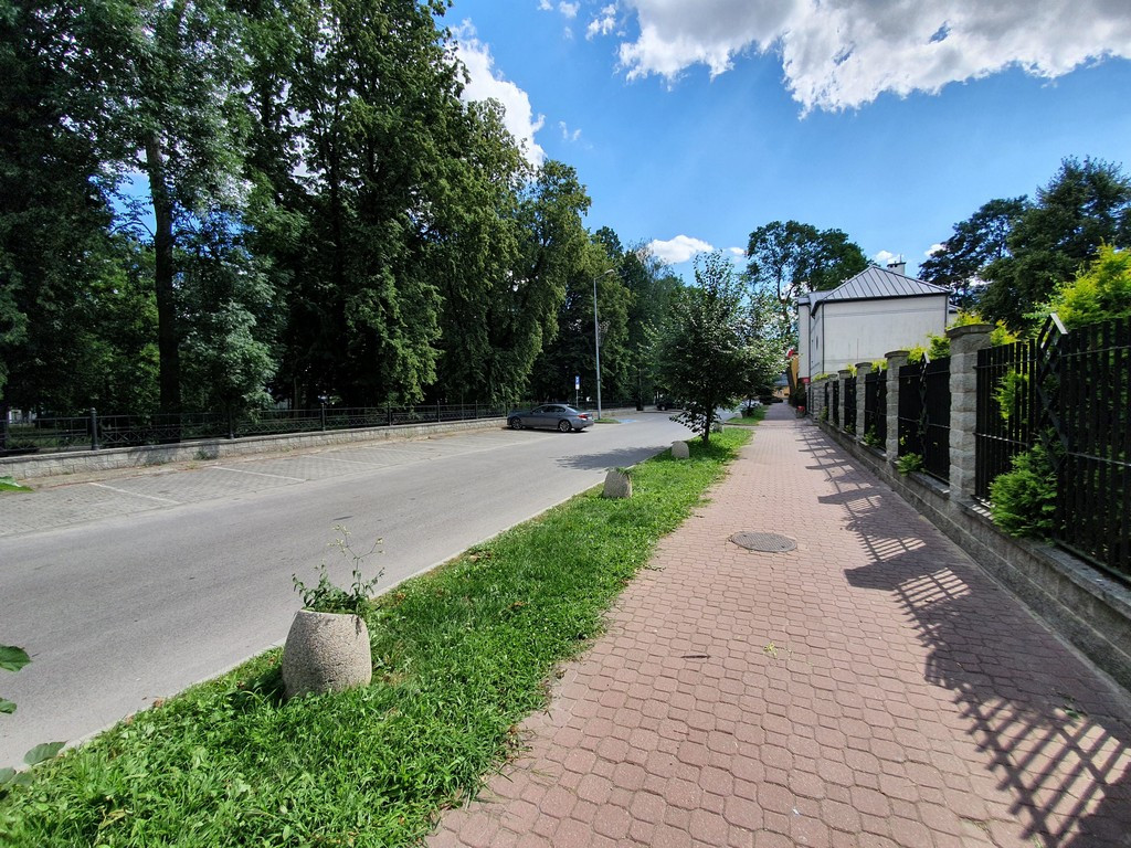Tu będą nowe chodniki - ulica mjr. Dobrzańskiego 