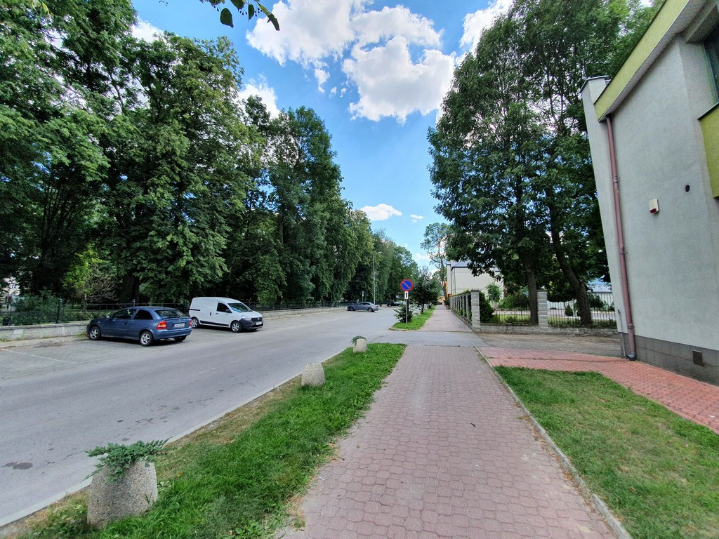 Tu będą nowe chodniki - ulica mjr. Dobrzańskiego 