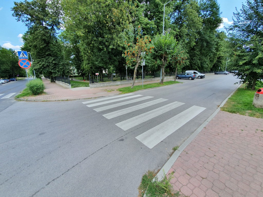 Tu będą nowe chodniki - ulica mjr. Dobrzańskiego 