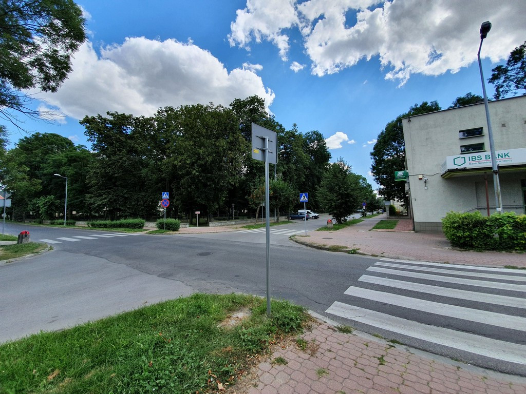 Tu będą nowe chodniki - ulica mjr. Dobrzańskiego 