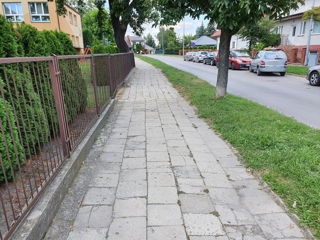Tu będą nowe chodniki - ulica mjr. Dobrzańskiego 