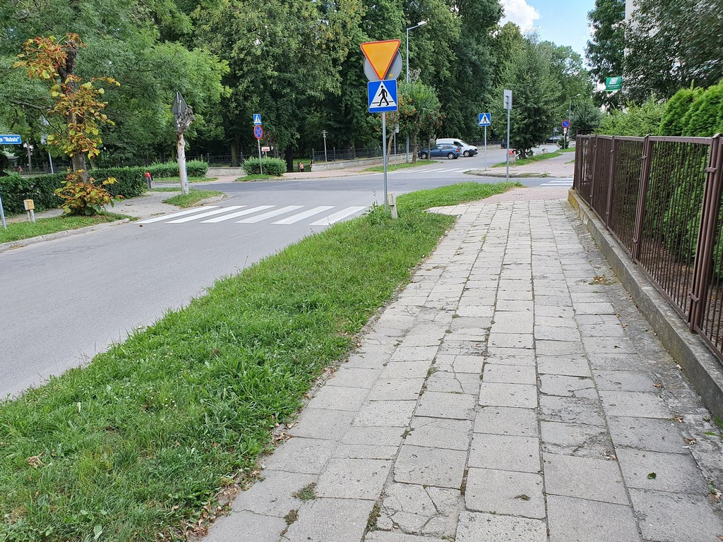 Tu będą nowe chodniki - ulica mjr. Dobrzańskiego 