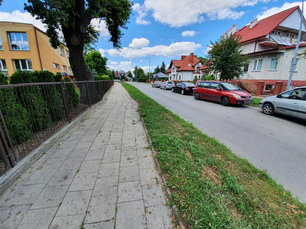Tu będą nowe chodniki - ulica mjr. Dobrzańskiego 