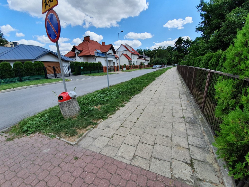 Tu będą nowe chodniki - ulica mjr. Dobrzańskiego 