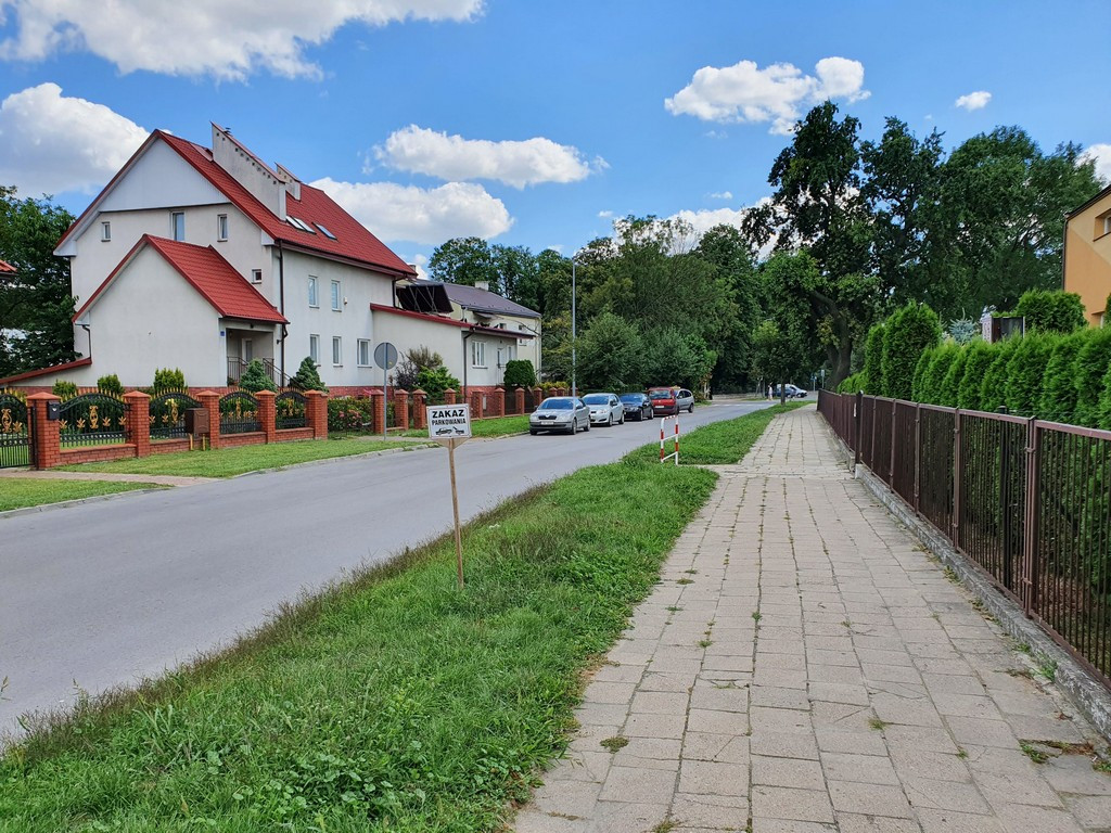 Tu będą nowe chodniki - ulica mjr. Dobrzańskiego 