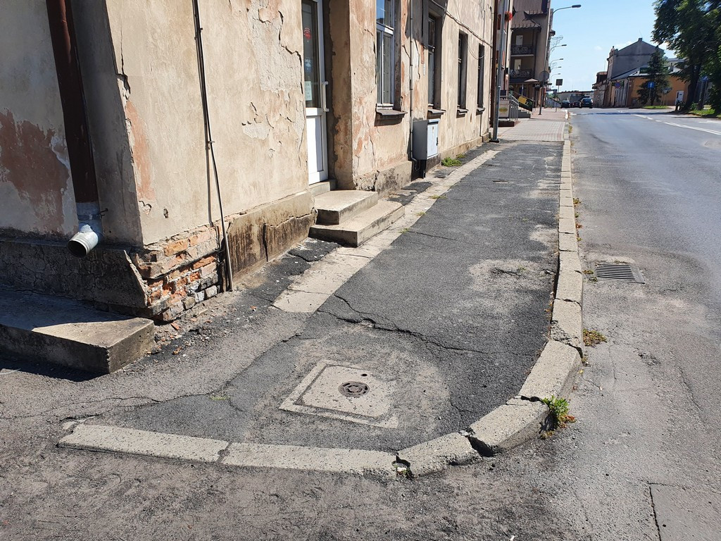 Tu będą nowe chodniki - ulica Narutowicza