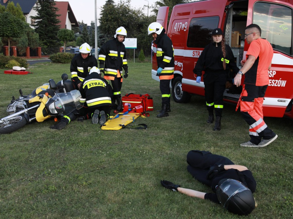 Hrubieszów: Ćwiczenia terenowe w zakresie ratownictwa drogowego i udzielania pierwszej pomocy przedmedycznej
