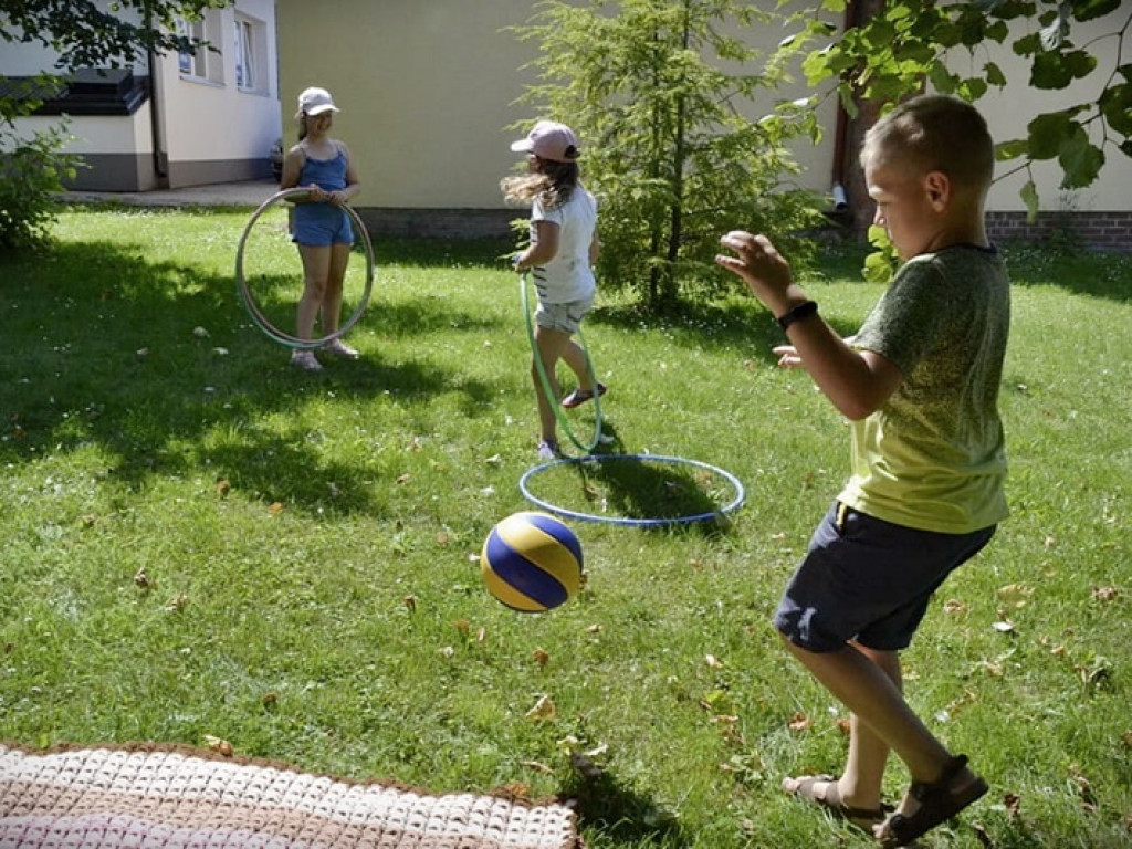 Uchanie: Wakacyjne zabawy ze sztuką