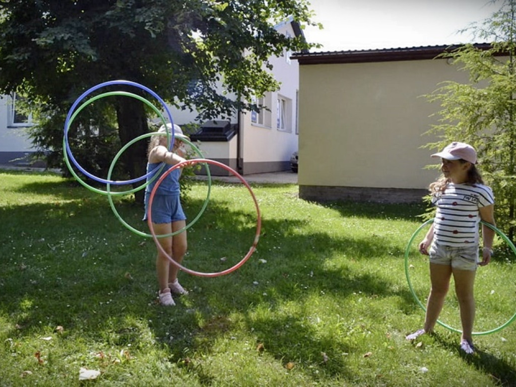 Uchanie: Wakacyjne zabawy ze sztuką