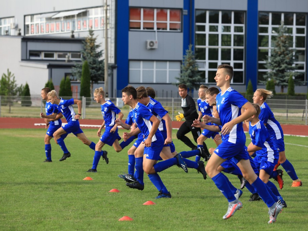 Pewna wygrana trampkarzy Unii Hrubieszów na rozpoczęcie sezonu
