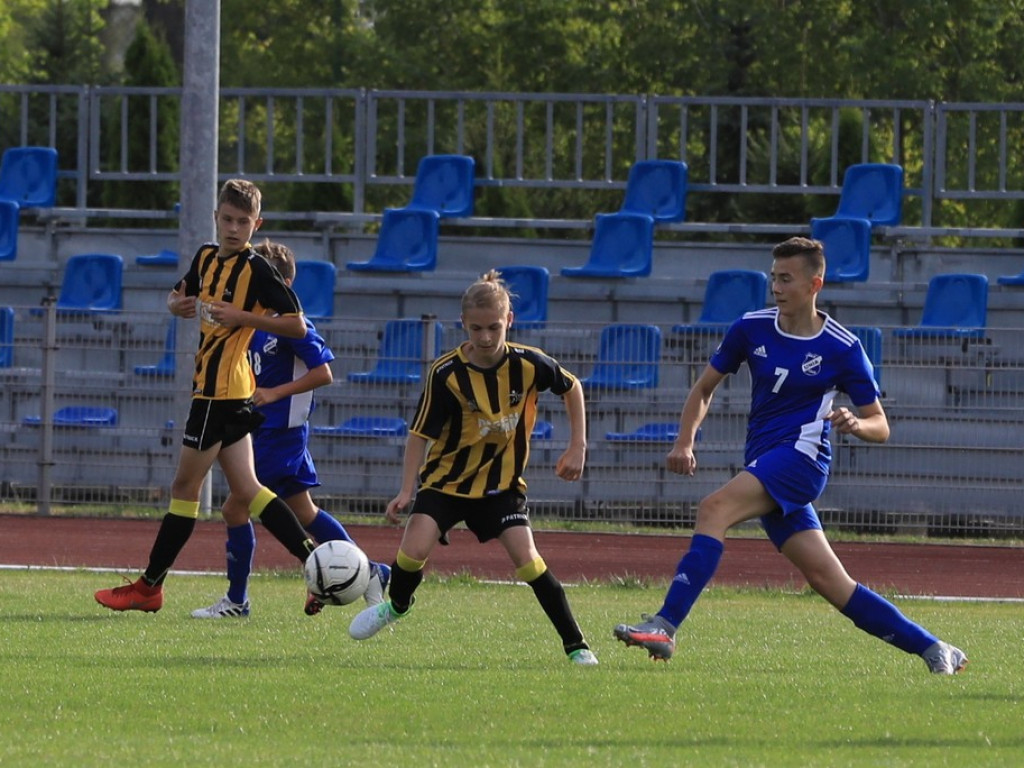 Pewna wygrana trampkarzy Unii Hrubieszów na rozpoczęcie sezonu