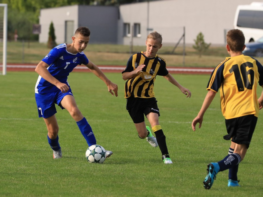 Pewna wygrana trampkarzy Unii Hrubieszów na rozpoczęcie sezonu