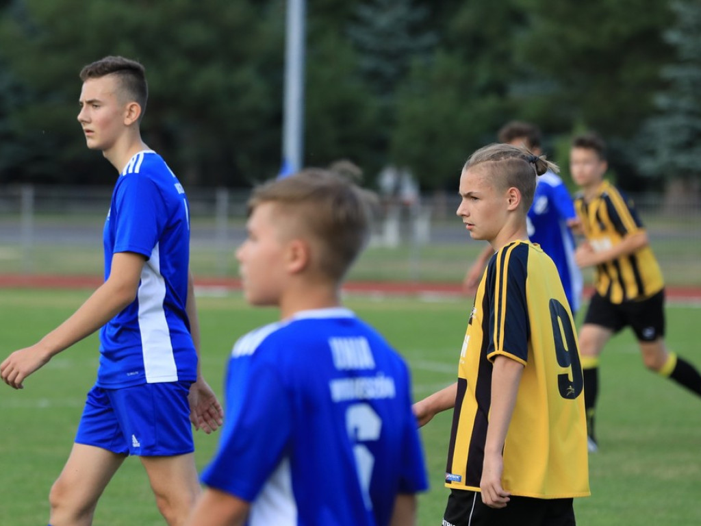 Pewna wygrana trampkarzy Unii Hrubieszów na rozpoczęcie sezonu