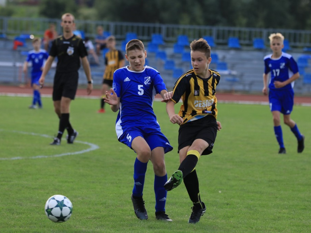 Pewna wygrana trampkarzy Unii Hrubieszów na rozpoczęcie sezonu