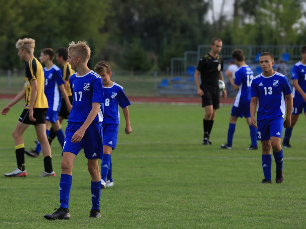 Pewna wygrana trampkarzy Unii Hrubieszów na rozpoczęcie sezonu