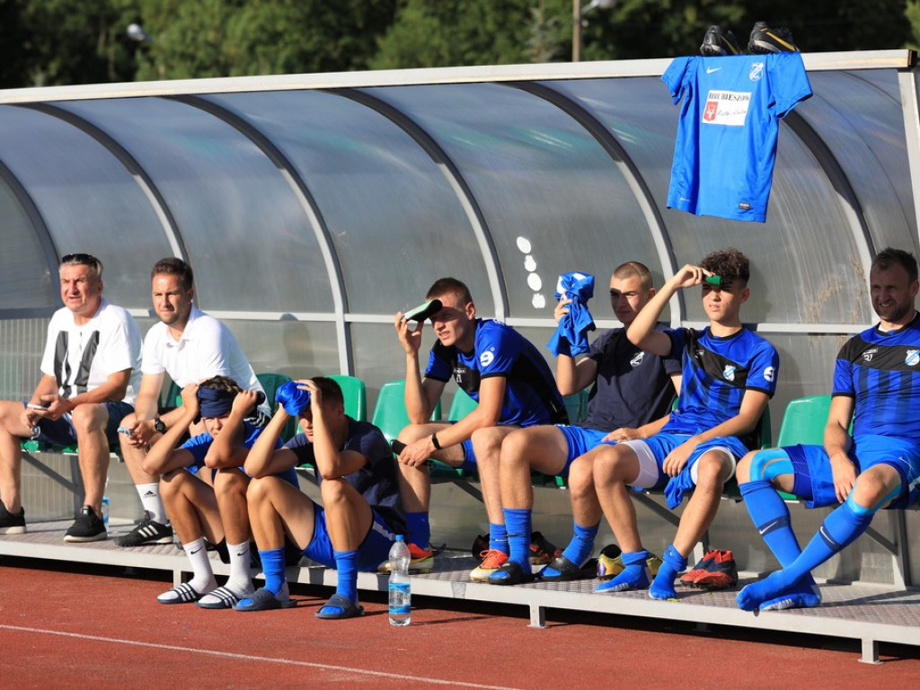 IV liga: Unia wreszcie wygrała, Kryształ zremisował