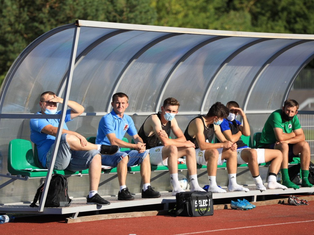 IV liga: Unia wreszcie wygrała, Kryształ zremisował