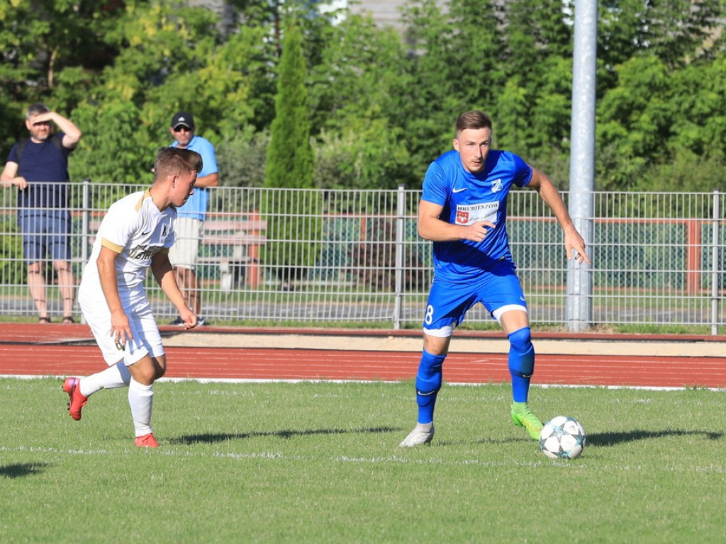 IV liga: Unia wreszcie wygrała, Kryształ zremisował