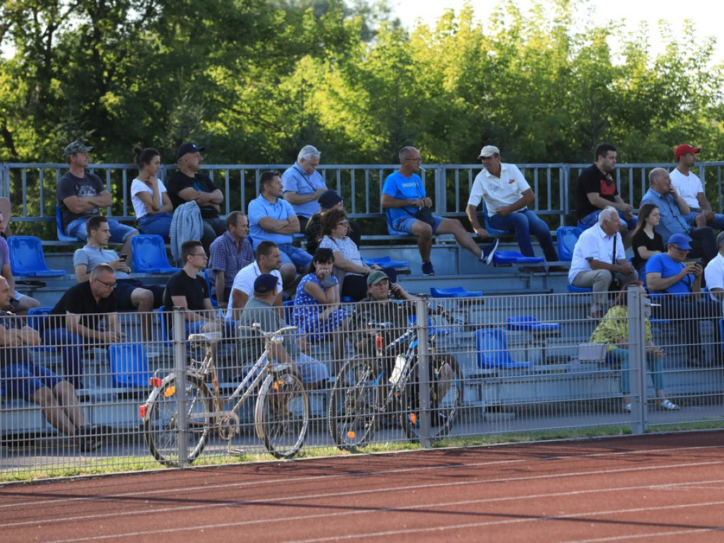 IV liga: Unia wreszcie wygrała, Kryształ zremisował