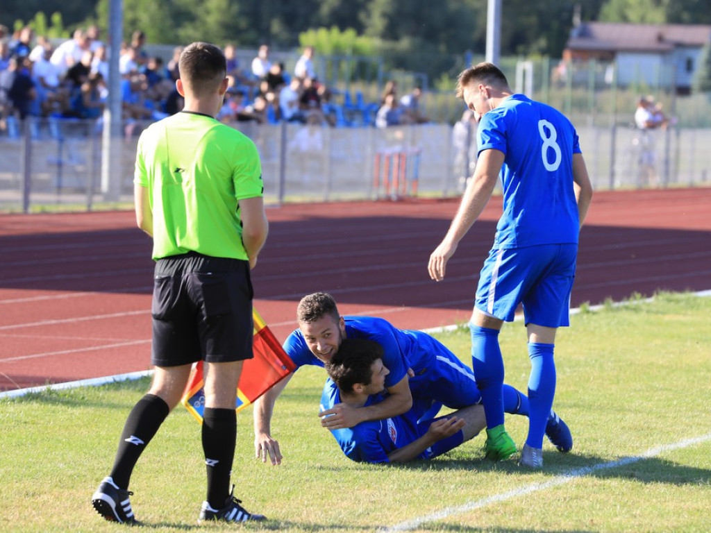 IV liga: Unia wreszcie wygrała, Kryształ zremisował