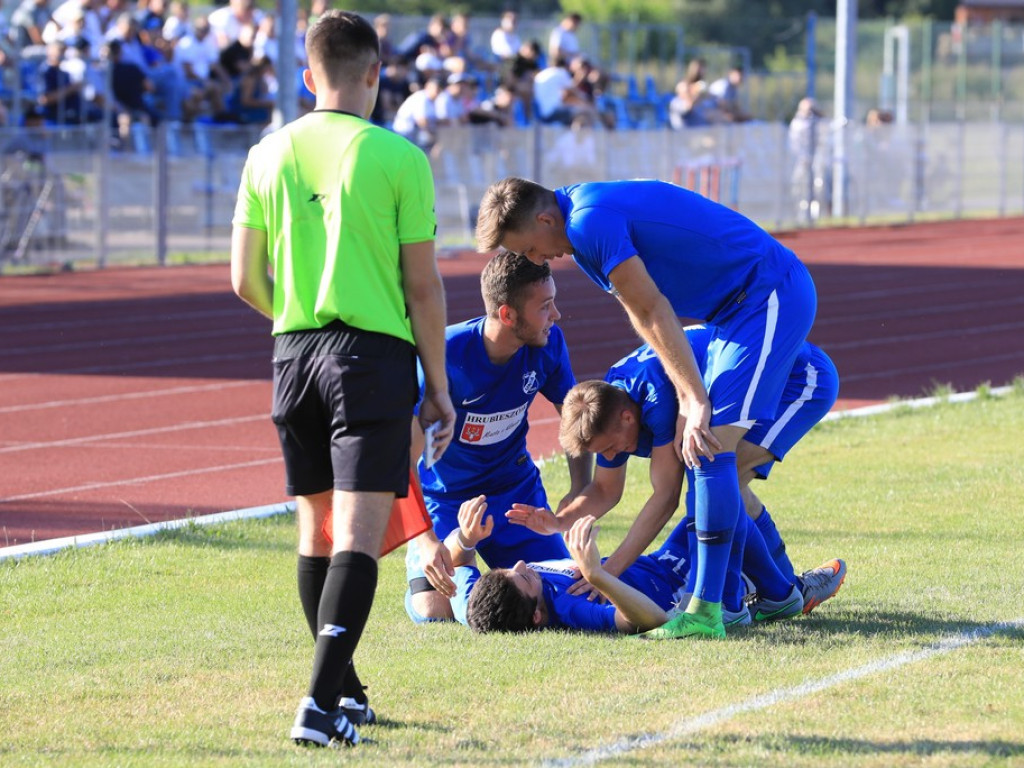IV liga: Unia wreszcie wygrała, Kryształ zremisował